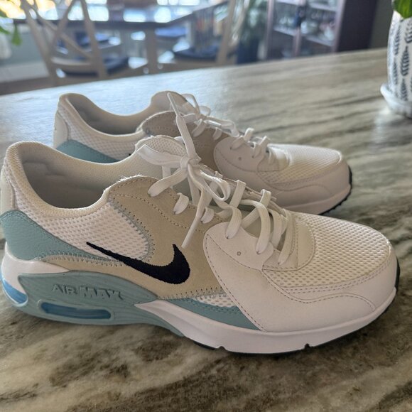 Never worn Women's Nike AirMax running shoes - Picture 1 of 4